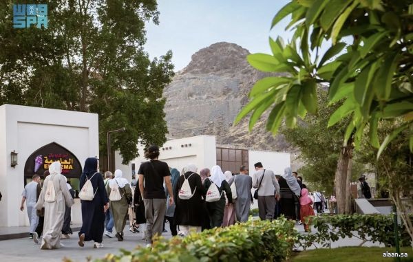 ضيوف الرحمن يطّلعون على إرث الوحي والتاريخ الإسلامي في حي حراء الثقافي في مكة المكرمة