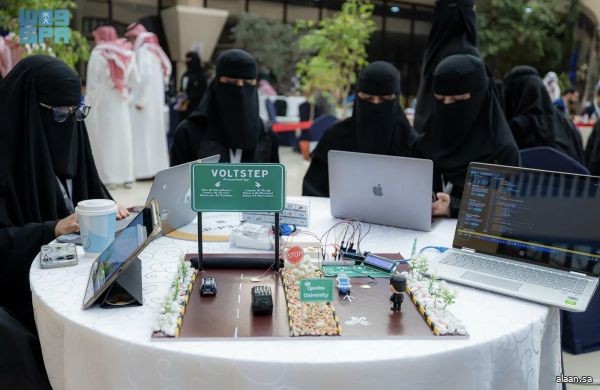 ابتكارات طلابية بجامعة القصيم تحول الحركة ومخلفات النخيل إلى حلول مستدامة