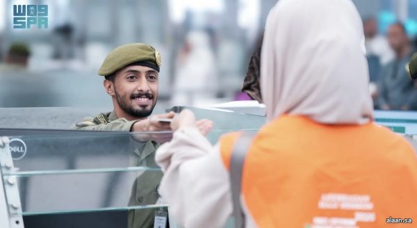 جوازات مطار الملك عبدالعزيز تستقبل أولى رحلات ضيوف الرحمن من أذربيجان القادمين لأداء فريضة الحج لعام 1447هـ