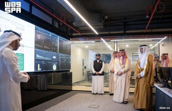 الأمير عبدالعزيز بن سعود وزير الداخلية رئيس لجنة الحج العليا يطّلع على منظومة النقل الذكية وغرفة التحكم والتشغيل بالمشاعر المقدسة