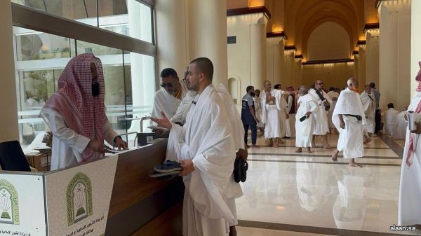 "الشؤون الإسلامية" بالمدينة المنورة تُوفّر مترجمين بعدة لغات في ميقات ذي الحليفة لخدمة ضيوف الرحمن