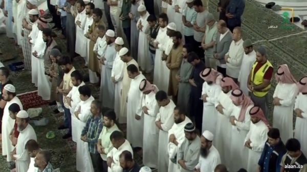 المصلون يؤدون صلاة عيد الأضحى في مختلف أنحاء المملكة