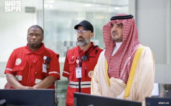 سمو وزير الداخلية يقف على سير العمل بمركز الترحيل الطبي والقيادة والتحكم بهيئة الهلال الأحمر السعودي