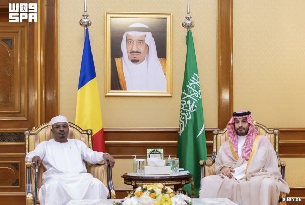 سمو ولي العهد يلتقي رئيس جمهورية تشاد