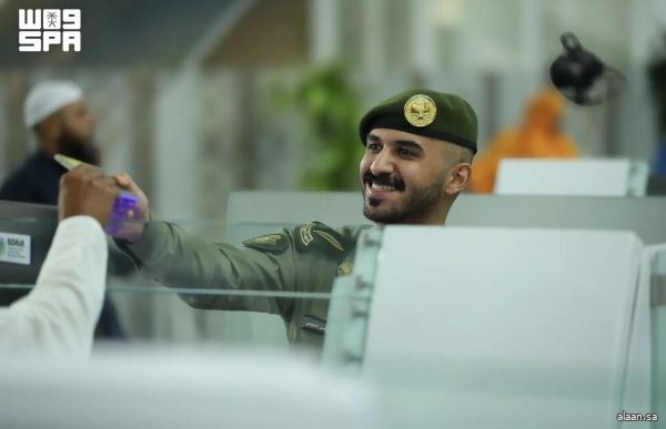 جوازات مطار الملك عبدالعزيز تنهي إجراءات مغادرة أولى رحلات ضيوف الرحمن بعد أدائهم فريضة الحج