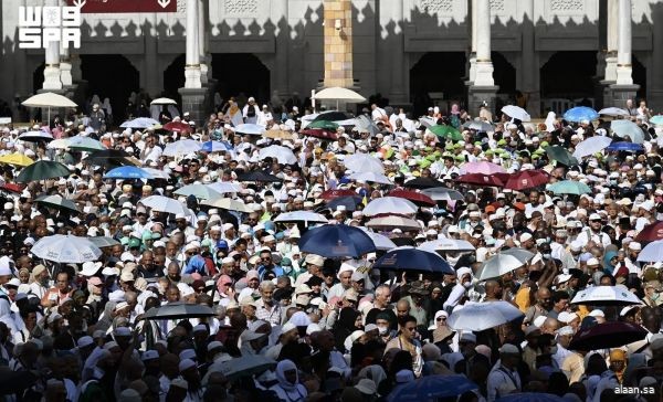 ضيوف الرحمن يؤدون طواف الوداع في ختام مناسكهم وسط منظومة خدمية متكاملة