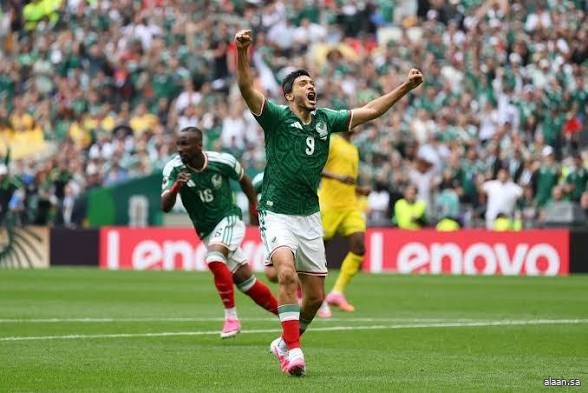 منتخب المكسيك يستهل مشواره في المونديال بفوز على جنوب أفريقيا بثنائية نظيفة