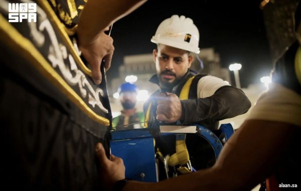 بأيدي (150) صانعًا سعوديًا.. الكعبة المشرفة تتزين بكسوتها الجديدة لعام 1448هـ في مشهد يجسد عناية المملكة بالمقدسات