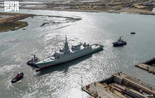 القوات البحرية تُعوّم (سفينة جلالة الملك "المدينة") أولى سفن المرحلة الثانية من "مشروع السروات"