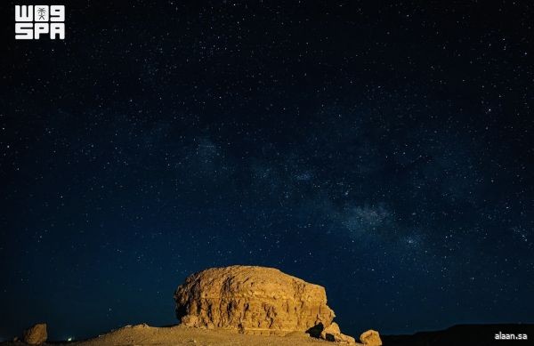 ذراع مجرة درب التبانة يزيّن سماء الحدود الشمالية في ذروة موسم الرصد الصيفي