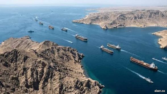 الولايات المتحدة تطالب إيران بضمان حرية الملاحة في مضيق هرمز