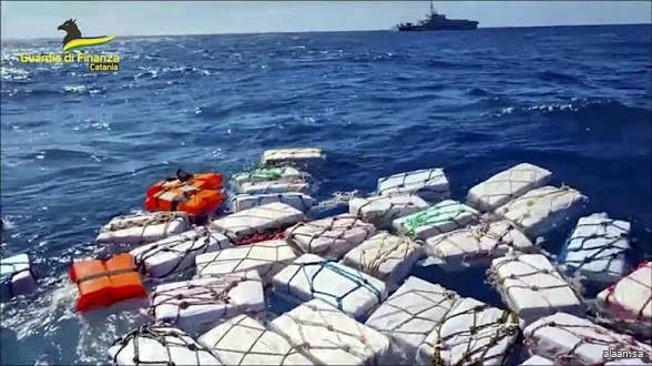 إيطاليا تُحبط تهريب أكثر من 2.6 طن من الكوكايين قبالة سواحل البرتغال