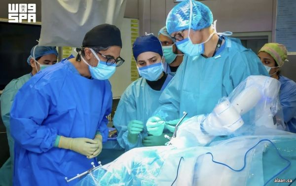 "التخصصي" يطبّق العلاج الحراري الخلالي بالليزر لأمراض الدماغ