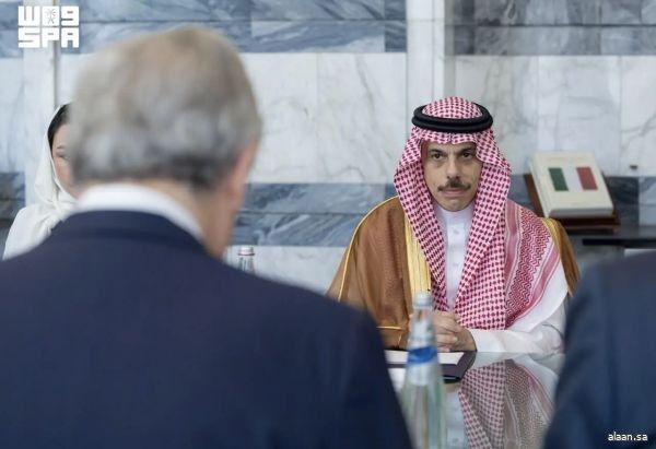 المملكة وإيطاليا تشددان في بيان مشترك على ضرورة حماية حرية الملاحة والأمن البحري في مضيقي هرمز وباب المندب