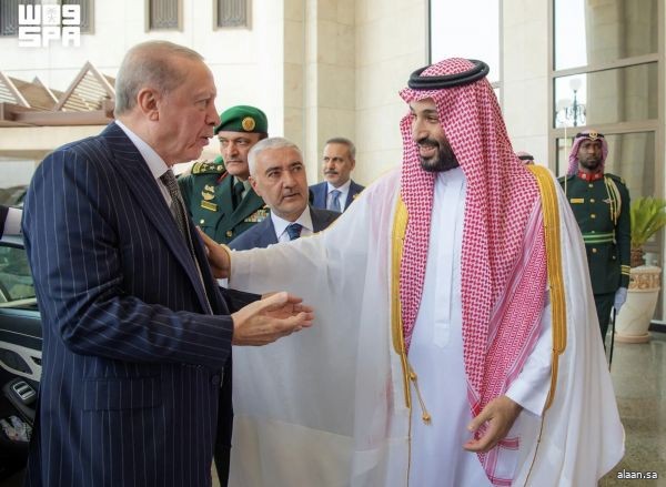 سمو ولي العهد يلتقي رئيس الجمهورية التركية