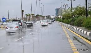 طقس المملكة اليوم.. أمطار غزيرة تؤدي إلى جريان السيول ورباح نشطة على أجزاء من عدّة مناطق