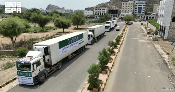 وصول (6) شاحنات إنسانية جديدة إلى مديرية المظفر بمحافظة تعز مقدمة من مركز الملك سلمان للإغاثة