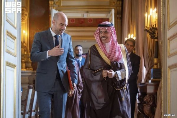 سمو وزير الخارجية يلتقي وزير خارجية فرنسا