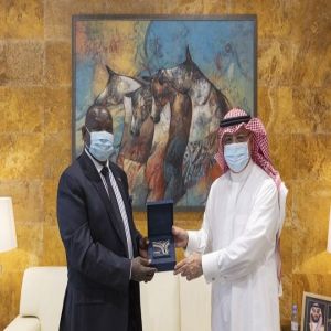 رئيس الطيران المدني يلتقي سفير جمهورية كينيا لدى المملكة