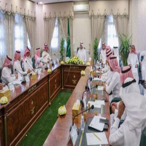 أمين الطائف يستعرض مؤشرات الأداء لتحديات التشوهات البصرية