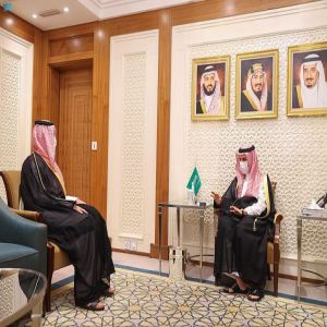 خادم الحرمين الشريفين يتلقى رسالة من أمير دولة قطر