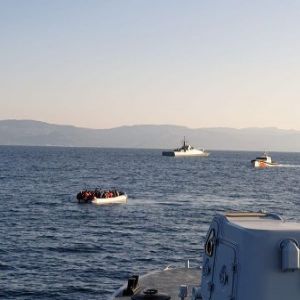 أثينا تتّهم أنقرة "بتوجيه زورق مهاجرين إلى المياه اليونانية"