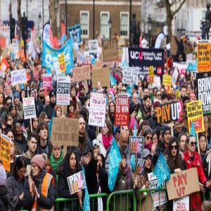 بريطانيا تواجه أكبر إضراب للعاملين في الرعاية الصحية في تاريخها