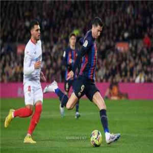 برشلونة يحلق بصدارة الدوري الأسباني