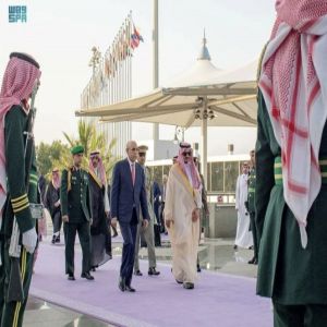 فخامة الرئيس الموريتاني يصل جدة للمشاركة في القمة العربية 32