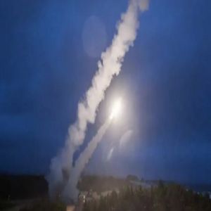 تحطُّم صاروخ كوري شمالي يحمل على متنه قمر استطلاع عسكري قبل الوصول إلى الفضاء اليوم