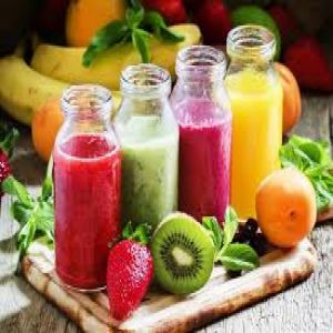 عصير الفواكه والأعشاب الموسمية مهمة  لصحة الجسم في الصيف