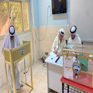 بدء عملية الاقتراع لانتخابات أعضاء مجلس الأمة الكويتي