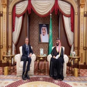 سمو ولي العهد يجتمع بوزير الخارجية الأمريكي