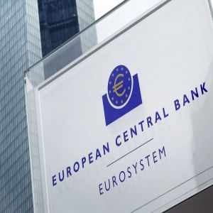 المركزي الأوروبي يدرس رفع الفائدة أو تعليق زيادتها