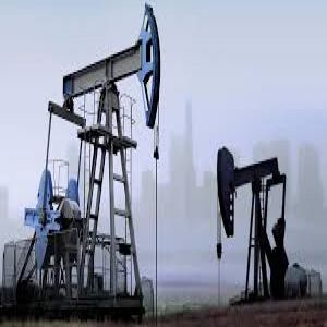 ارتفاع أسعار النفط بدعم تراجع المخزونات الأمريكية وشح المعروض