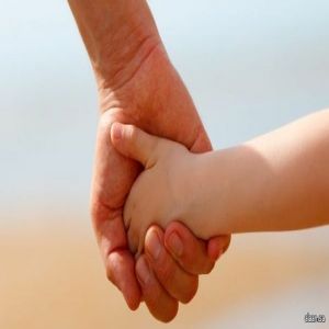 الأُبــوَّة توجيه واهتمام .. يُقابلها وفاء وعرفان الأبناء