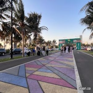 مسارات رياضة المشي والمسطحات الخضراء في جدة .. متنفس صحي لقضاء الوقت خلال الصيف