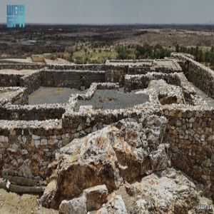 قلعة مروان .. مَعلم شامخ يطل على مزارع النخيل في الطائف