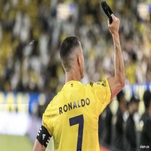 رقصة الفرح بالعقال .. رونالدو يتفاعل مع الثقافة السعودية