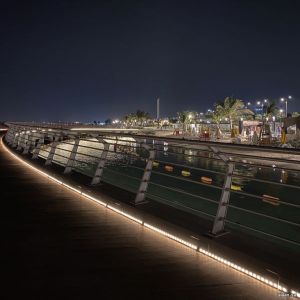 "إضاءات العروس" تجسد حضارتها وروحها وبيئتها